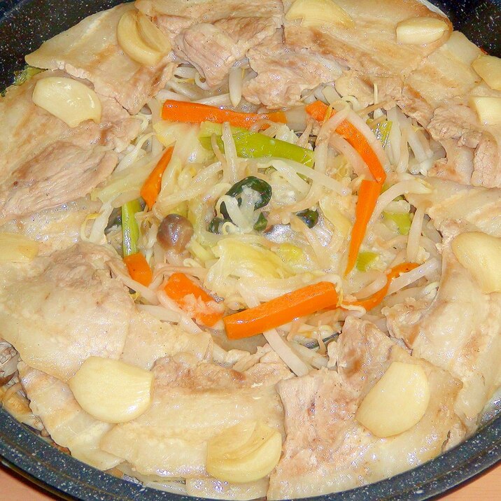 タジン鍋で簡単♪豚バラ肉と野菜たっぷり鍋♪(2)